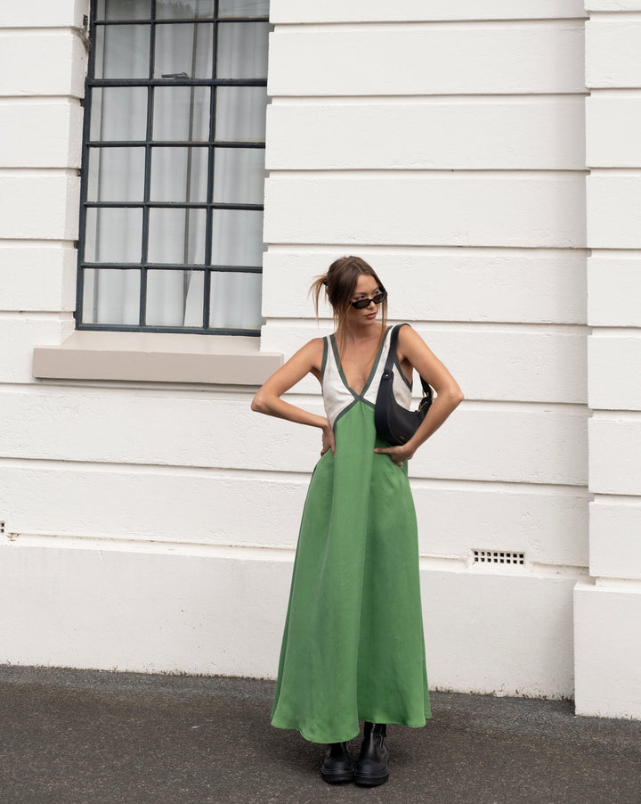 Jacky – Robe longue légère à col en V